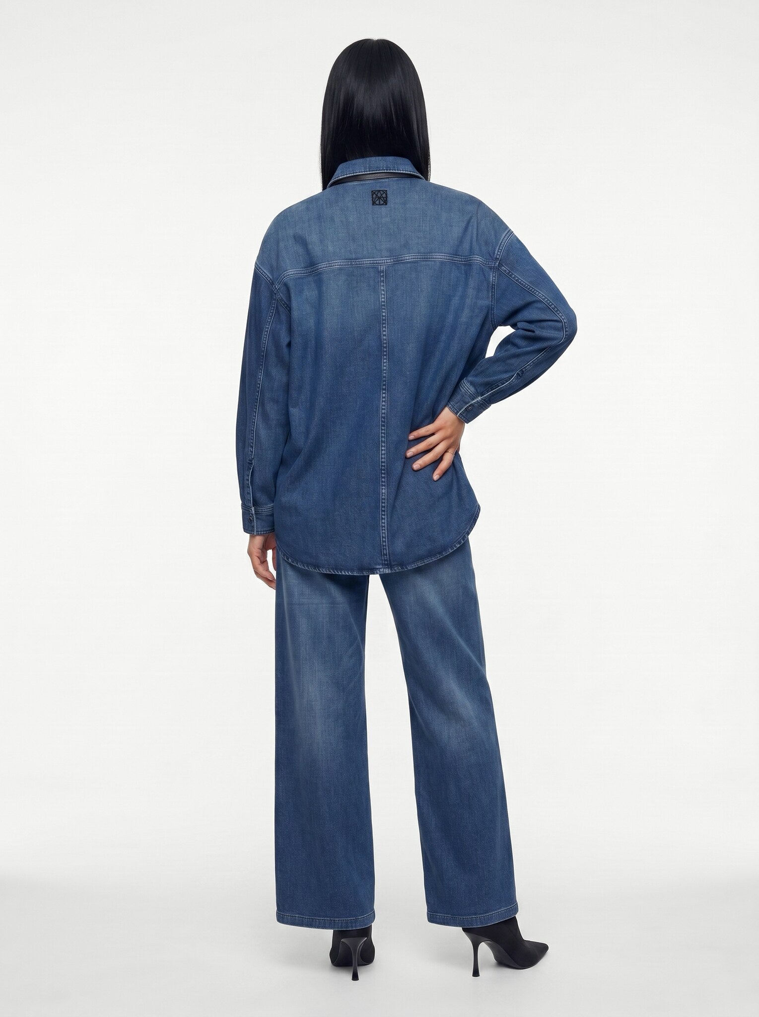 Modelshot / Dark Blue Denim / Detail